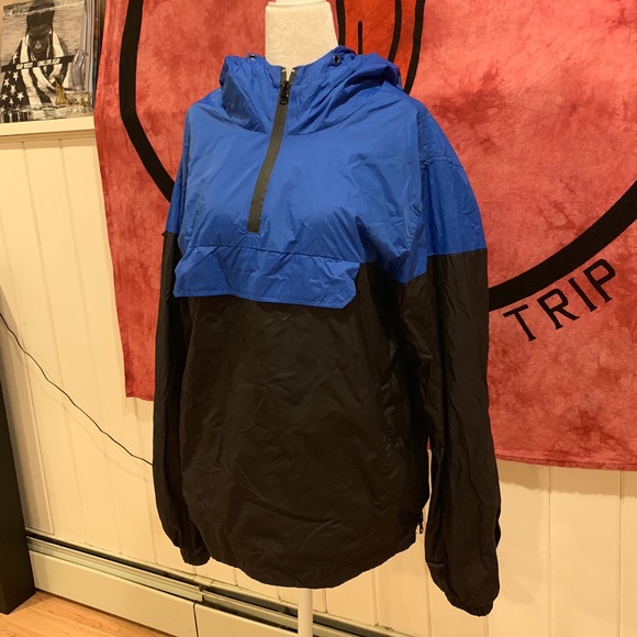 Blue and black windbreaker - Picture 2 of 3